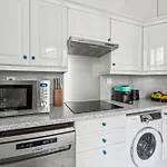 Eiffel Tower & Champs De Mars - 1Br - Cityapartmentstay